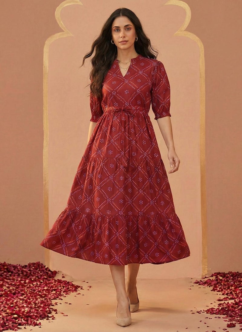 جلو باص فستان ميدي نسائي بياقة ماندرين وأكمام منفوشة وطبعات بانداني حمراء وربطة خصر وتصميم طبقات - Image 1